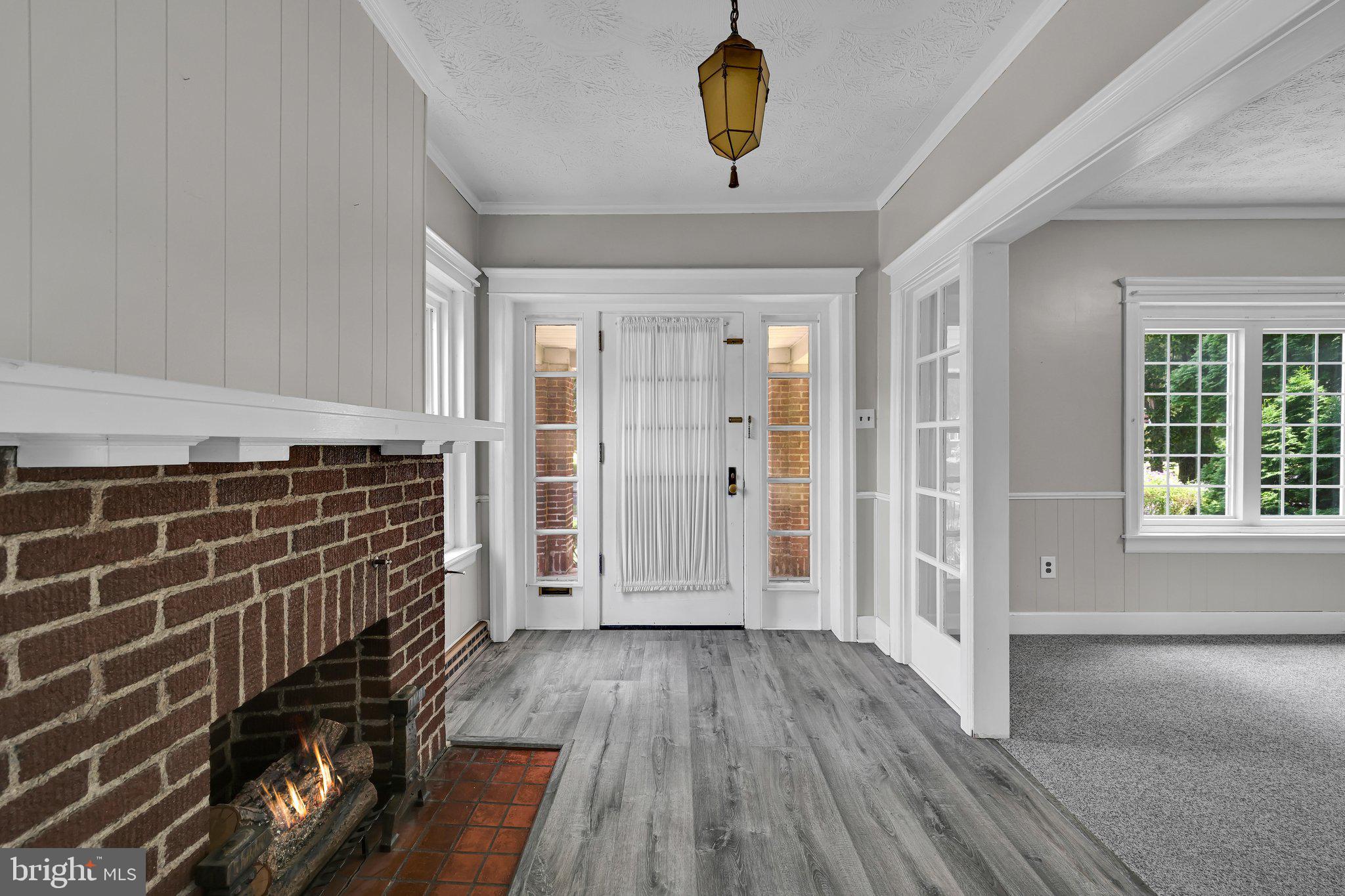 116 Park Road Reading, PA 19610 - Photo 6 of 43 Foyer