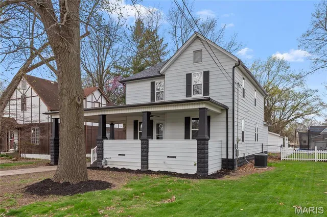 $222,900 | 515 North Edwardsville Street, Staunton, IL 62088