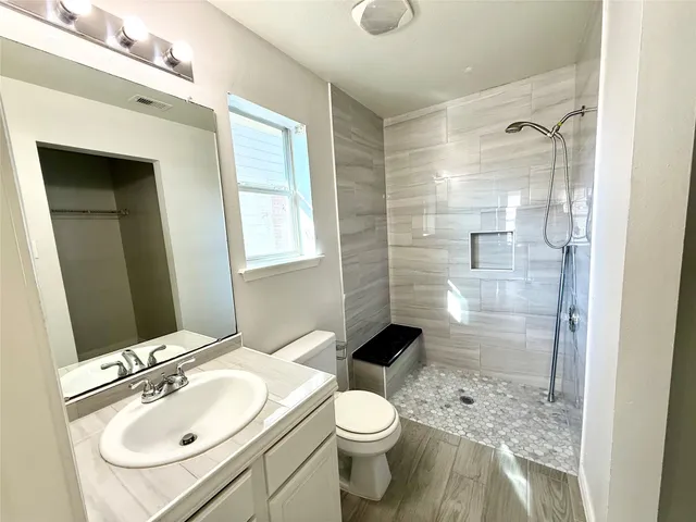 $1,800 | 10811 Tallow Briar Lane, Houston, TX 77075