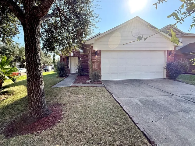 $1,800 | 10811 Tallow Briar Lane, Houston, TX 77075