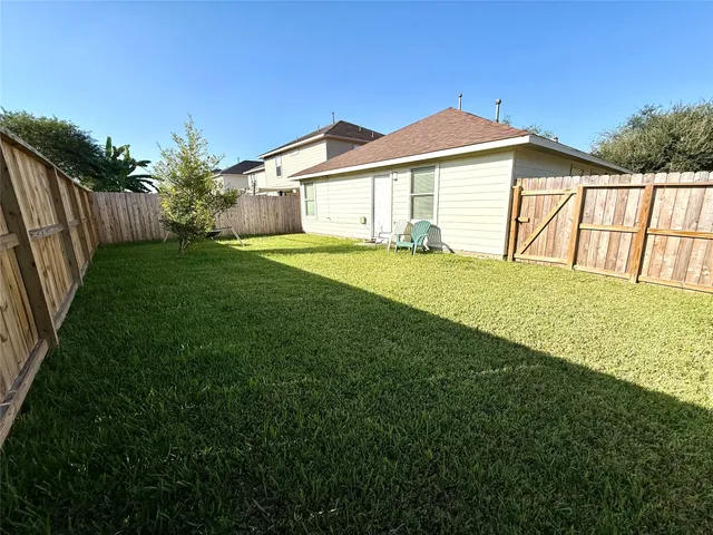 $1,800 | 10811 Tallow Briar Lane, Houston, TX 77075