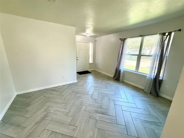 $1,800 | 10811 Tallow Briar Lane, Houston, TX 77075