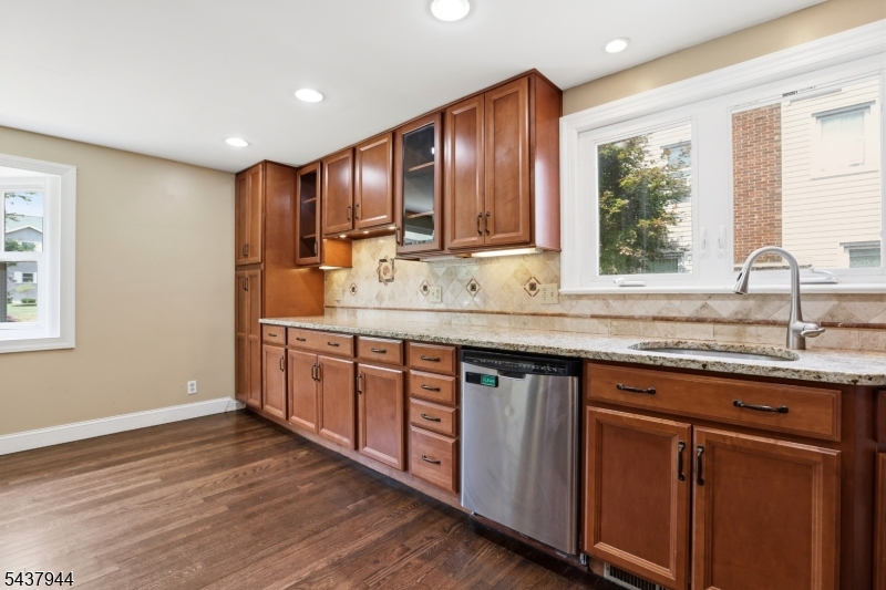 641 Greenbrook Road North Plainfield, NJ 07063 - Photo 14 of 36