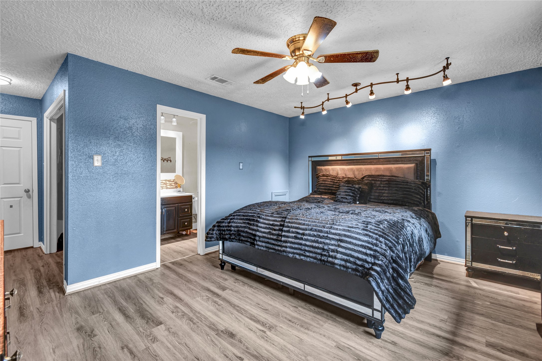 48 Ranch House Loop Angleton, TX 77515 - Photo 17 of 29 Gallery Image 17