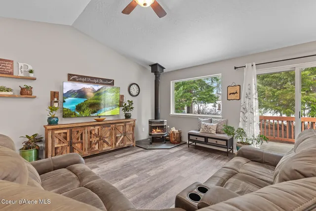 $499,900 | 31610 Stilson Avenue, Spirit Lake, ID 83869