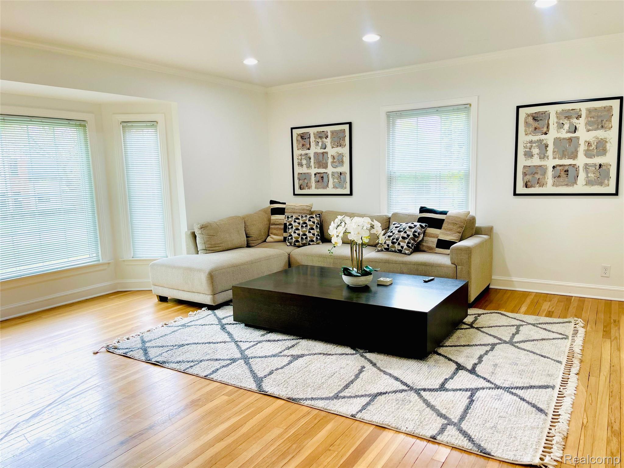 60 Devon Road Bloomfield Hills, MI 48302 - Photo 13 of 50 Spacious living area featuring bright recessed lighting, light wood-finish flooring, and a bay window