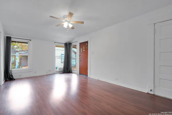 $750 | 165 Division Avenue, Unit 2, San Antonio, TX 78214