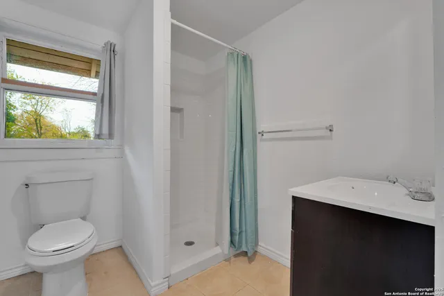 $950 | 165 Division Avenue, Unit 2, San Antonio, TX 78214