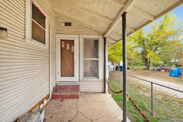$750 | 165 Division Avenue, Unit 2, San Antonio, TX 78214