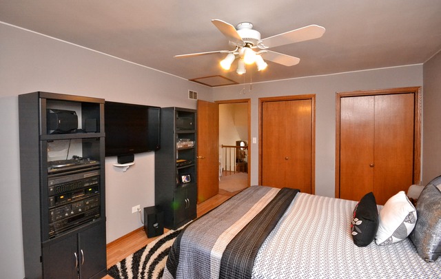 7904 West 80th Street Bridgeview, IL 60455 - Photo 14 of 25