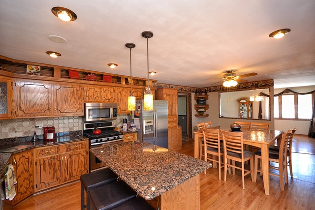 7904 West 80th Street Bridgeview, IL 60455 - Photo 6 of 25