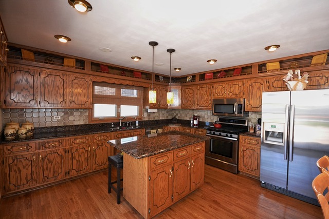 7904 West 80th Street Bridgeview, IL 60455 - Photo 7 of 25