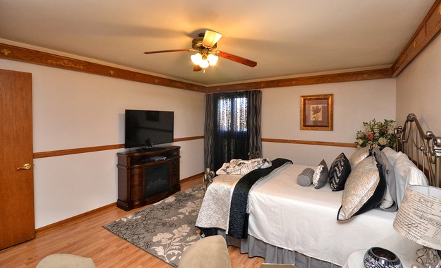 7904 West 80th Street Bridgeview, IL 60455 - Photo 10 of 25