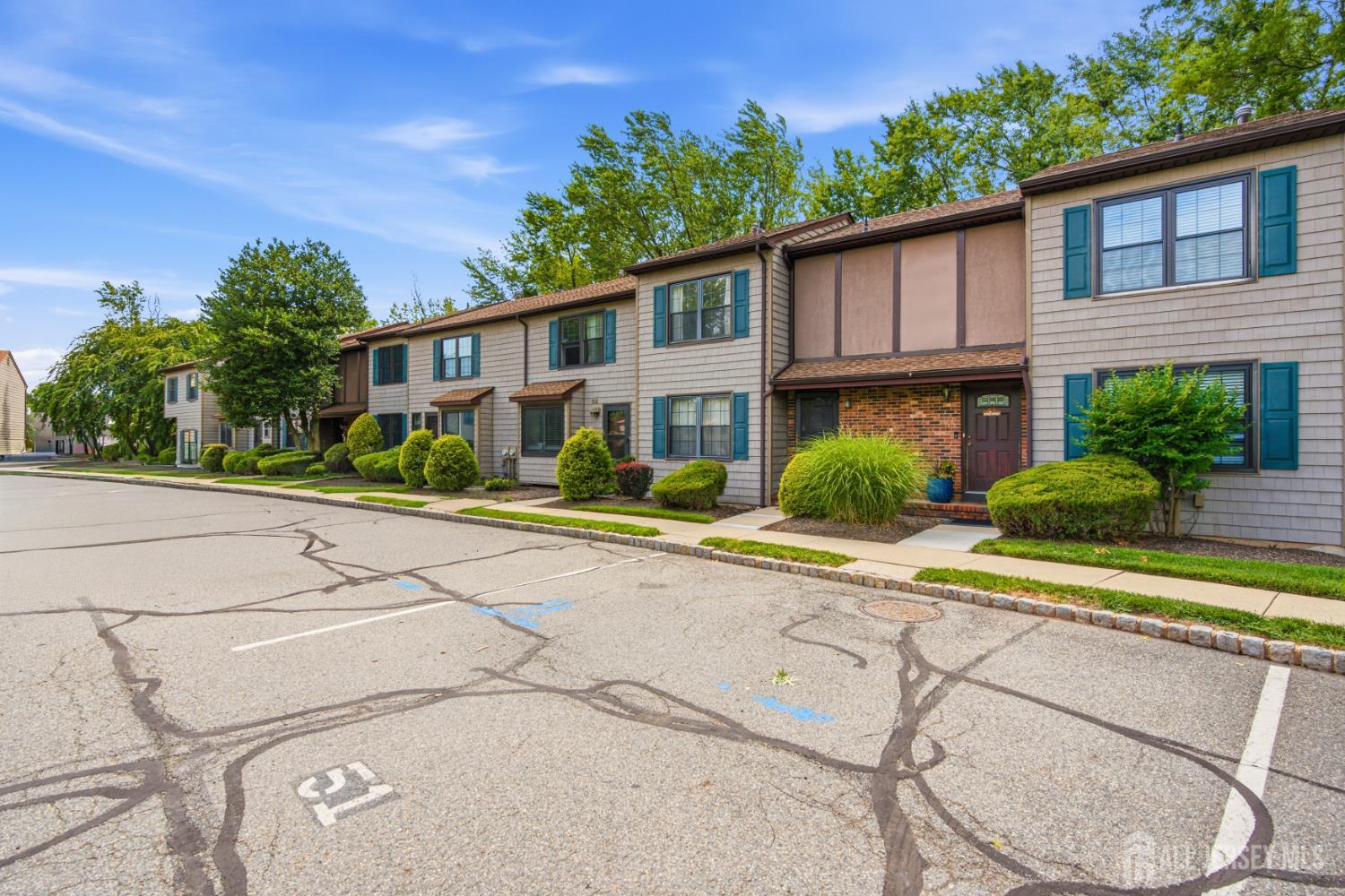 51 Pheasant Run Edison, NJ 08820 - Photo 2 of 25 Gallery Image 2