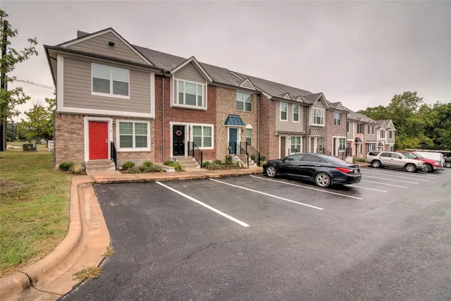 $1,275 | 202 South College Street, Unit 7, Georgetown, TX 78626