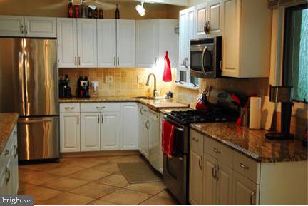 456 Woodhill Road Wayne, PA 19087 - Photo 4 of 21