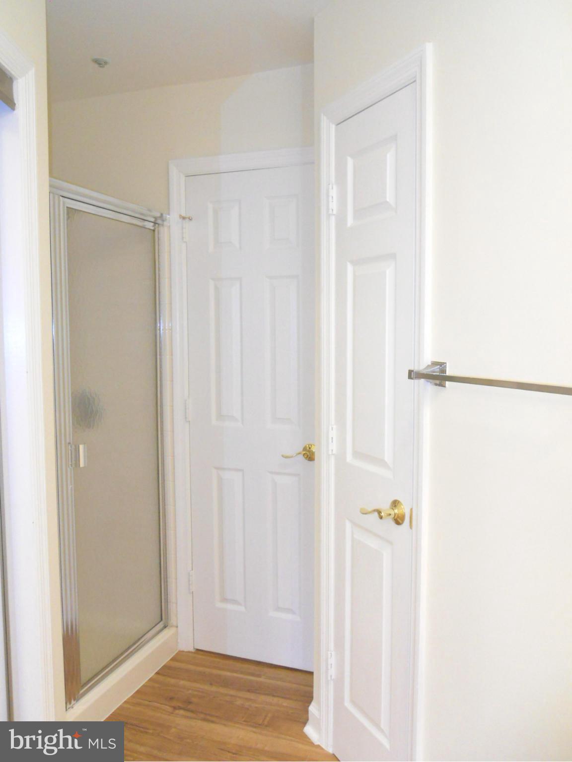 6832 Hayley Ridge Way, Unit N Baltimore, MD 21209 - Photo 23 of 30 Full bath with separate shower.