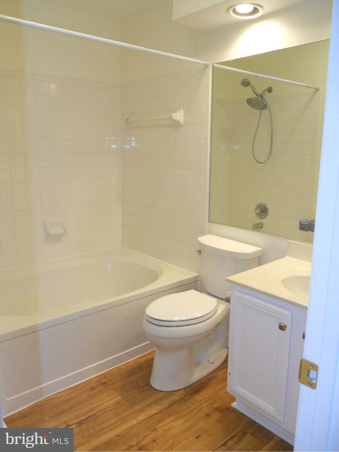 6832 Hayley Ridge Way, Unit N Baltimore, MD 21209 - Photo 25 of 30 Master bath with soaking tub.