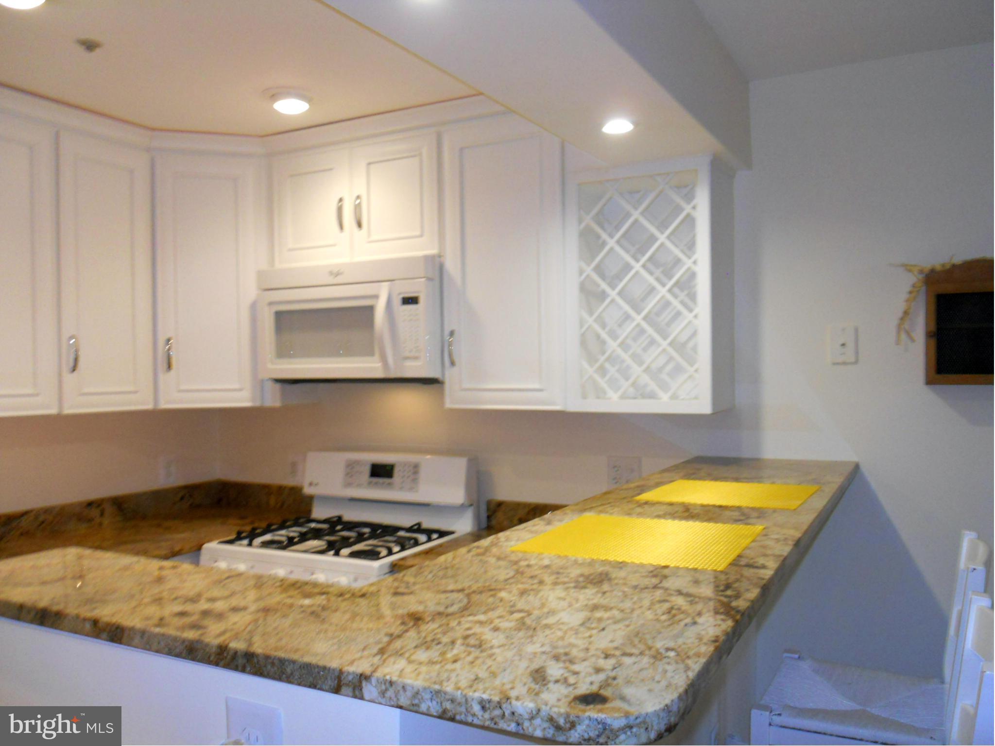 6832 Hayley Ridge Way, Unit N Baltimore, MD 21209 - Photo 9 of 30 Breakfast bar