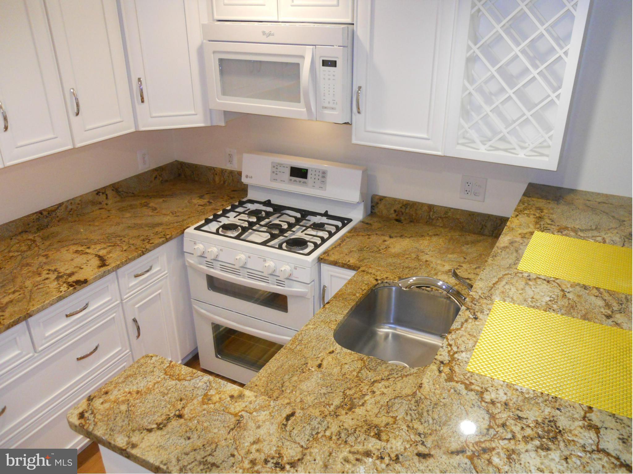 6832 Hayley Ridge Way, Unit N Baltimore, MD 21209 - Photo 10 of 30 Beautiful NEW complete kitchen renovation!