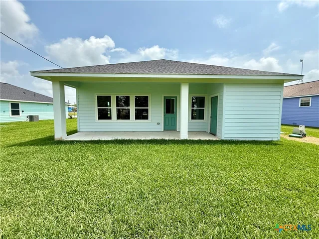 a view of a house with a backyard