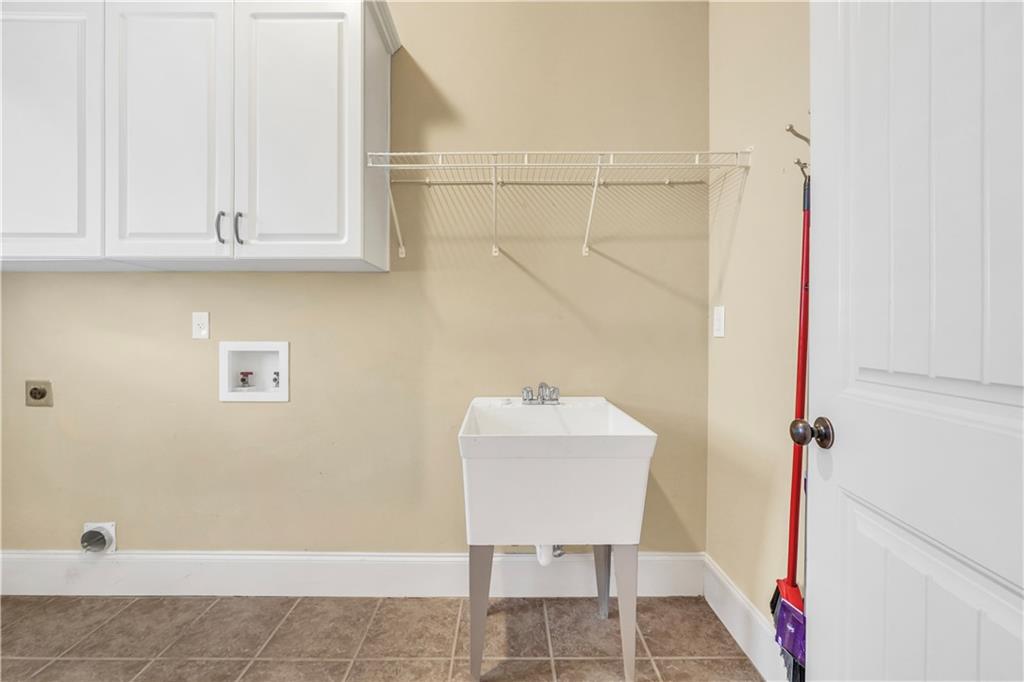108 Caraway Road Locust Grove, GA 30248 - Photo 20 of 50 a bathroom with a sink and a mirror