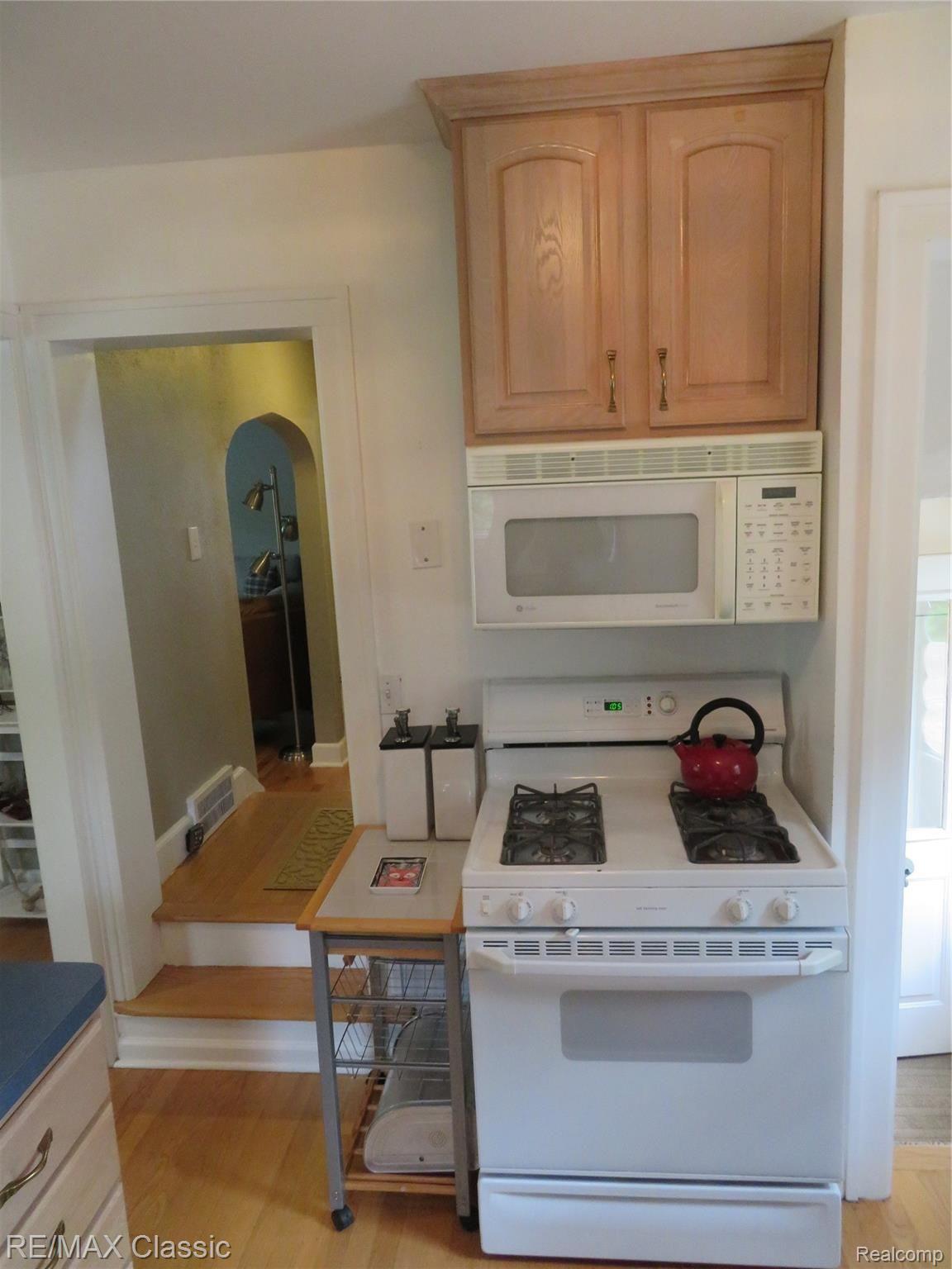 160 Riviera Terrace Waterford, MI 48328 - Photo 12 of 49 IMG_3004.JPG