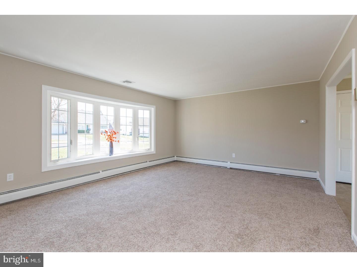 41 Trellis Road Levittown, PA 19056 - Photo 8 of 21 Living Room