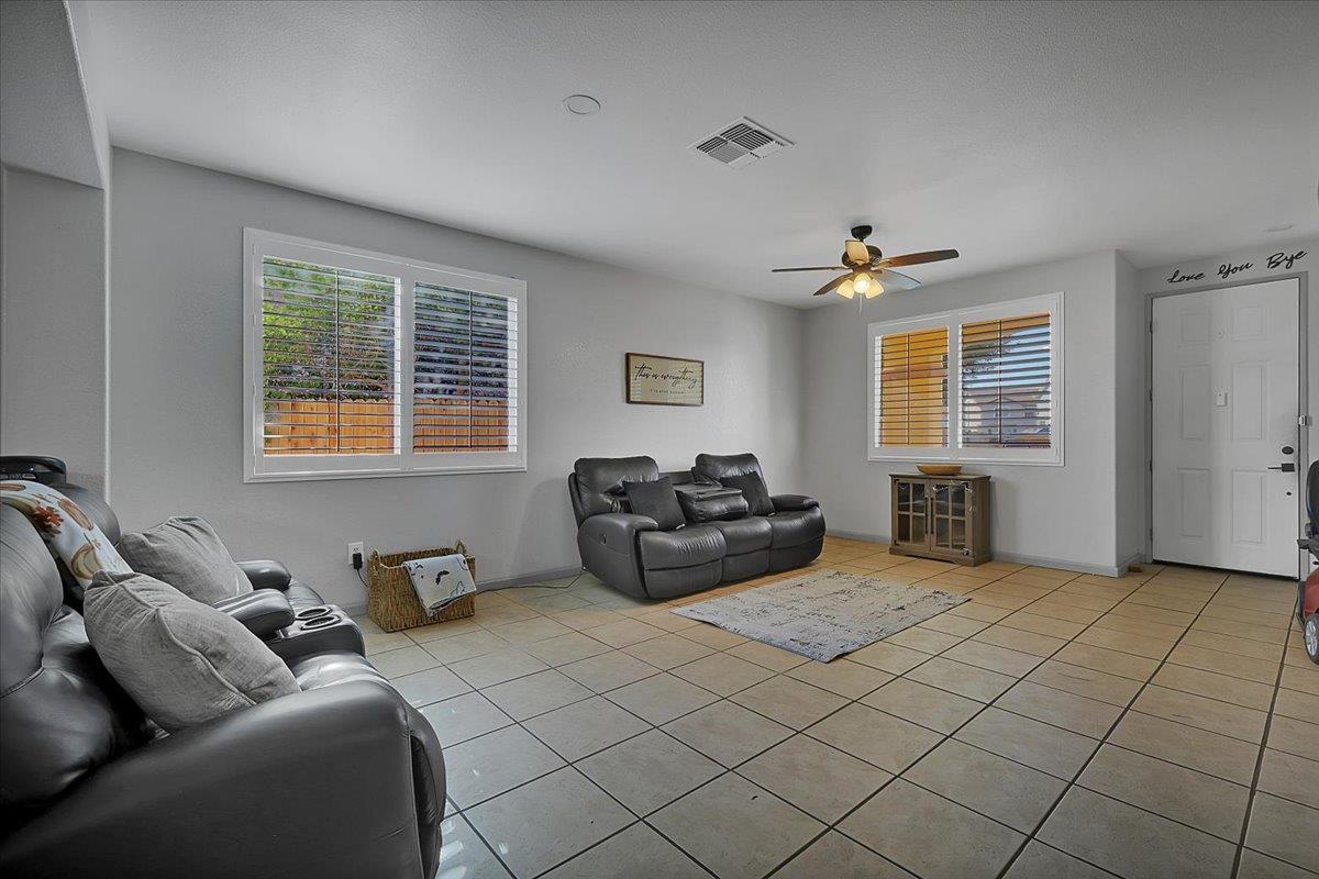 6024 Deepdale Way Elk Grove, CA 95758 - Photo 8 of 40