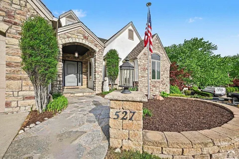 $765,000 | 527 Canyon Drive, Lawrence, KS 66049
