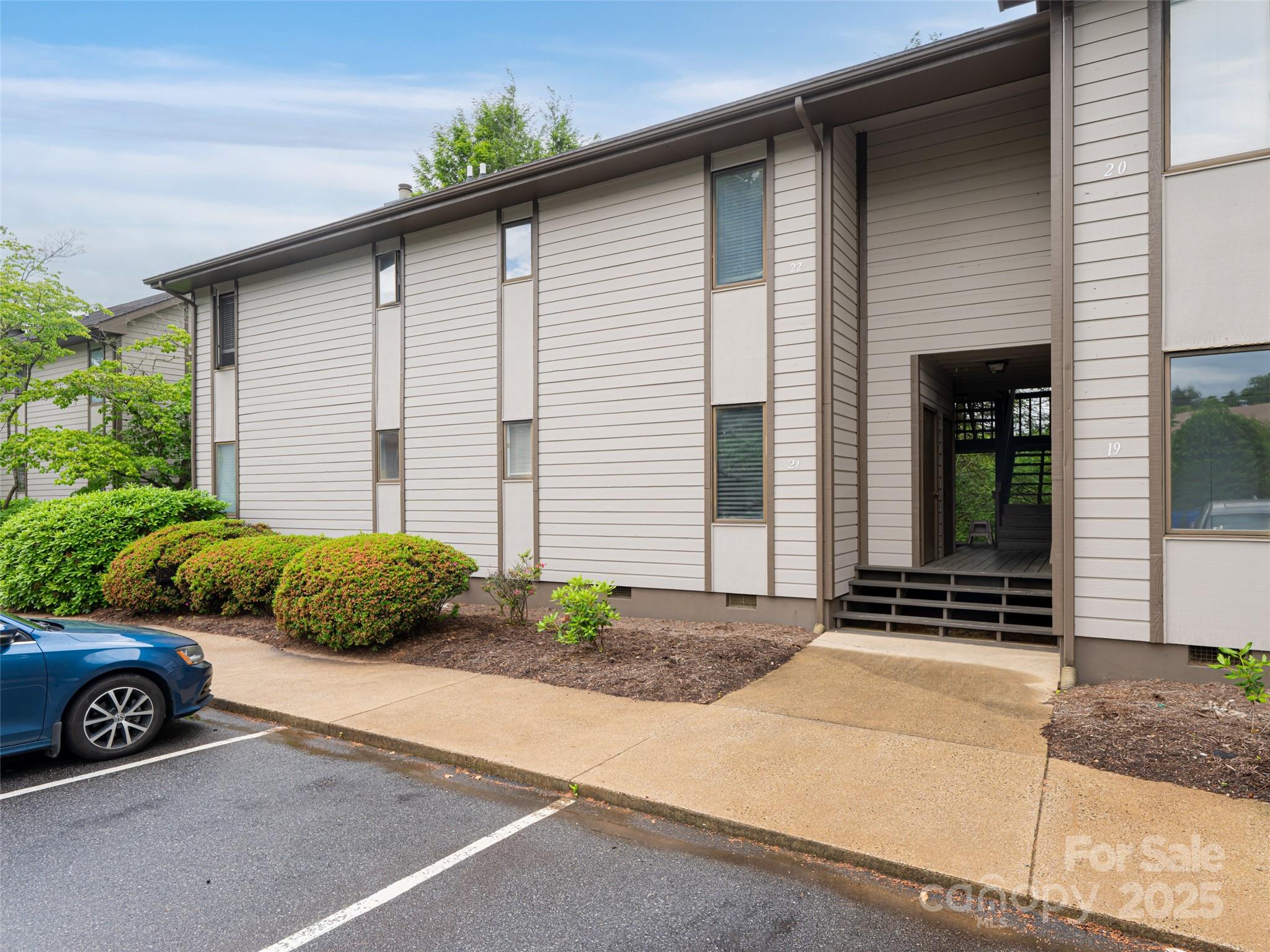 201 Racquet Club Road, Unit 21 Asheville, NC 28803 - Photo 3 of 33 Gallery Image 3