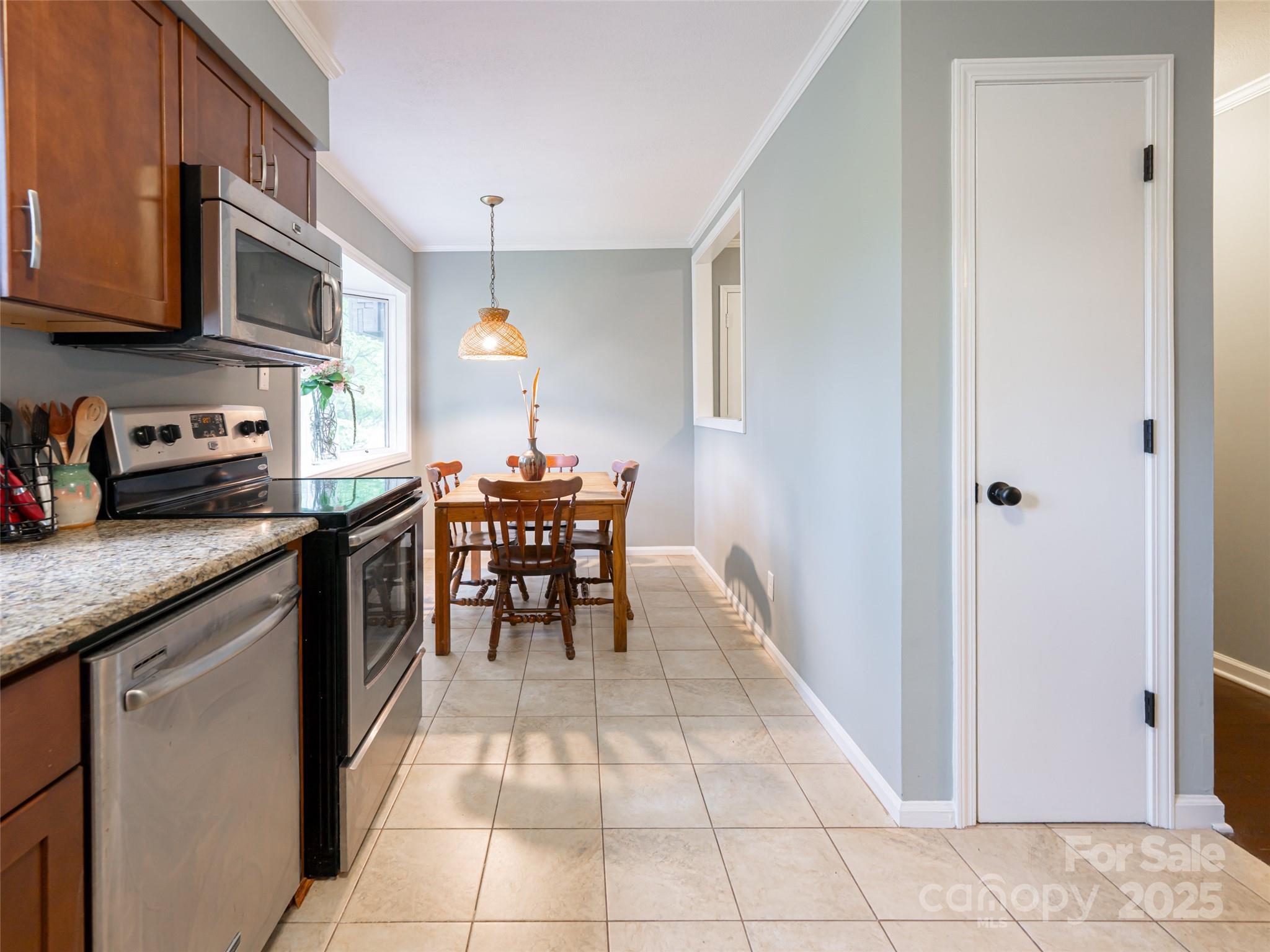201 Racquet Club Road, Unit 21 Asheville, NC 28803 - Photo 8 of 33 Gallery Image 8