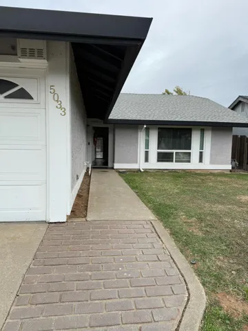 a view of a backyard of the house