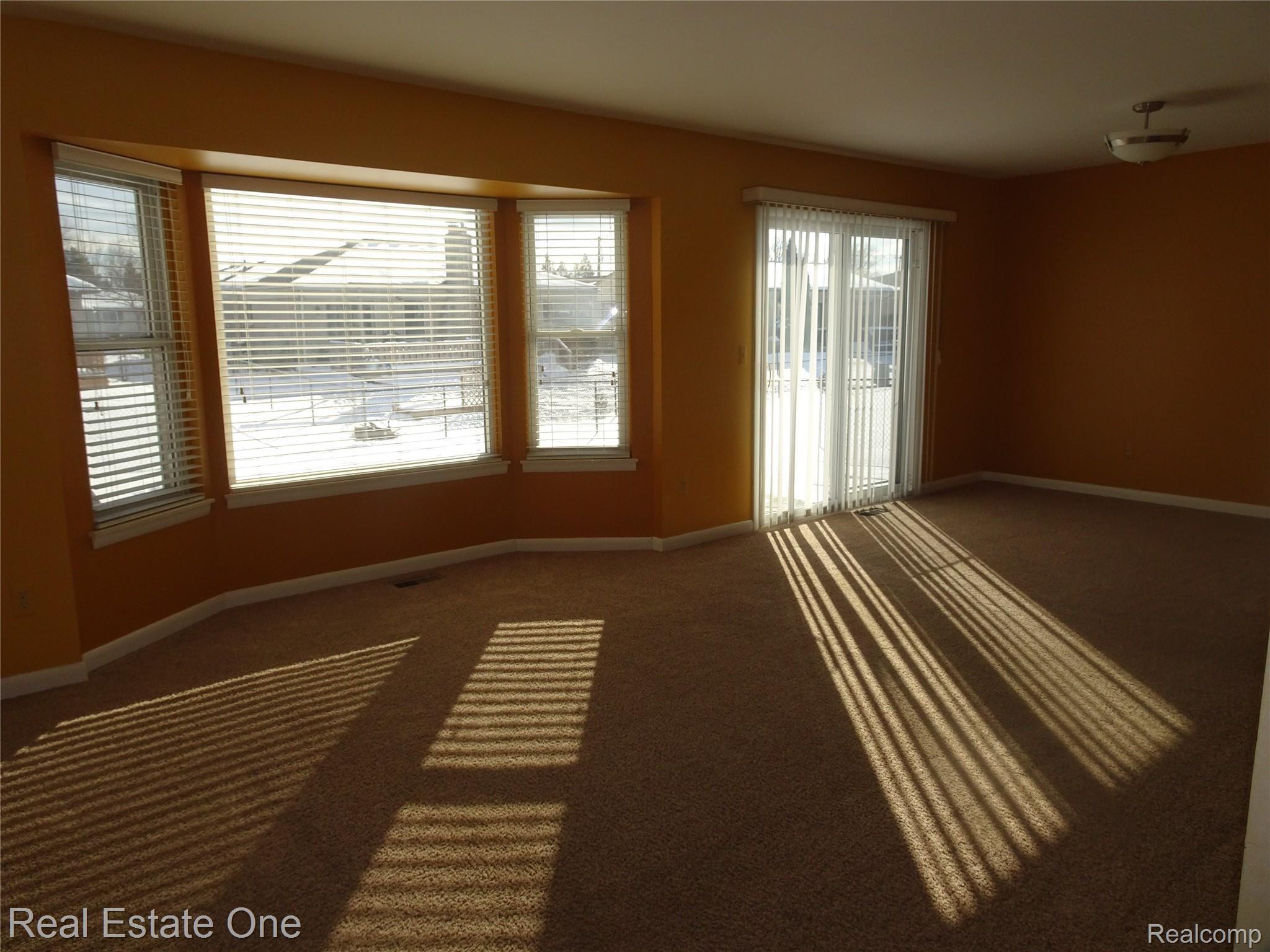 5228 Peekskill Drive Sterling Heights, MI 48310 - Photo 6 of 28 Huge living area with plenty of natural sun light