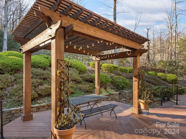 $865,000 | 318 Freedom Trail Court, Zirconia, NC 28790