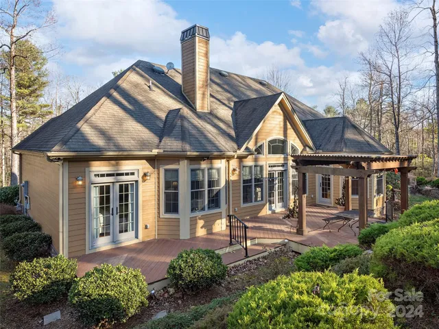 $865,000 | 318 Freedom Trail Court, Zirconia, NC 28790