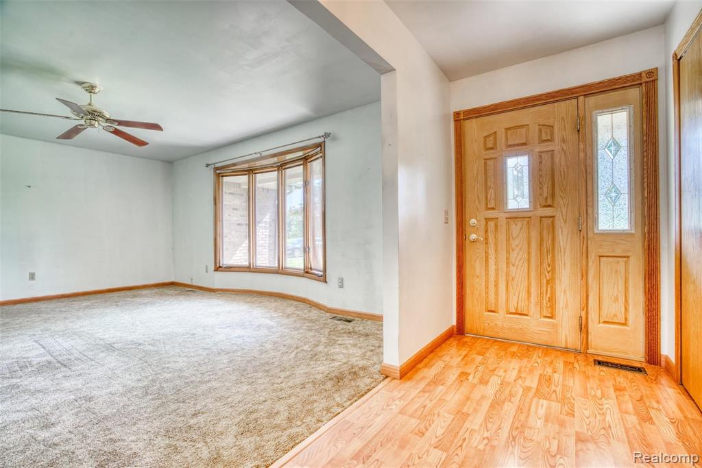6895 Stow Road Fowlerville, MI 48836 - Photo 2 of 29