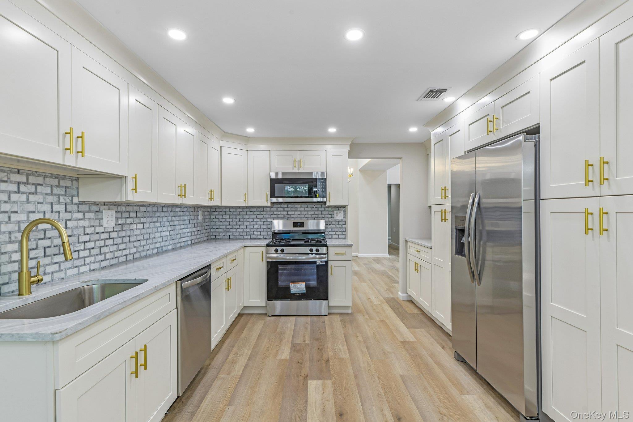 289 Glen Drive Ridge, NY 11961 - Photo 15 of 36