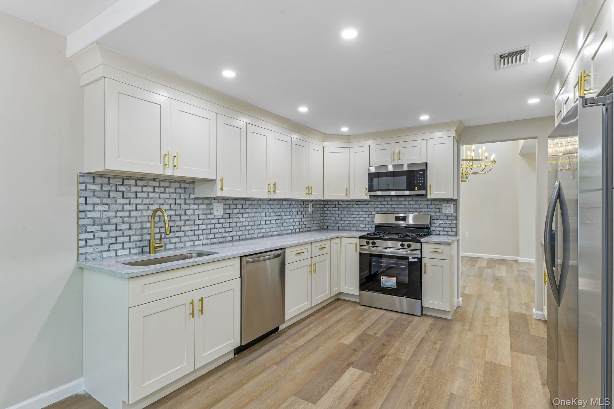 289 Glen Drive Ridge, NY 11961 - Photo 16 of 36