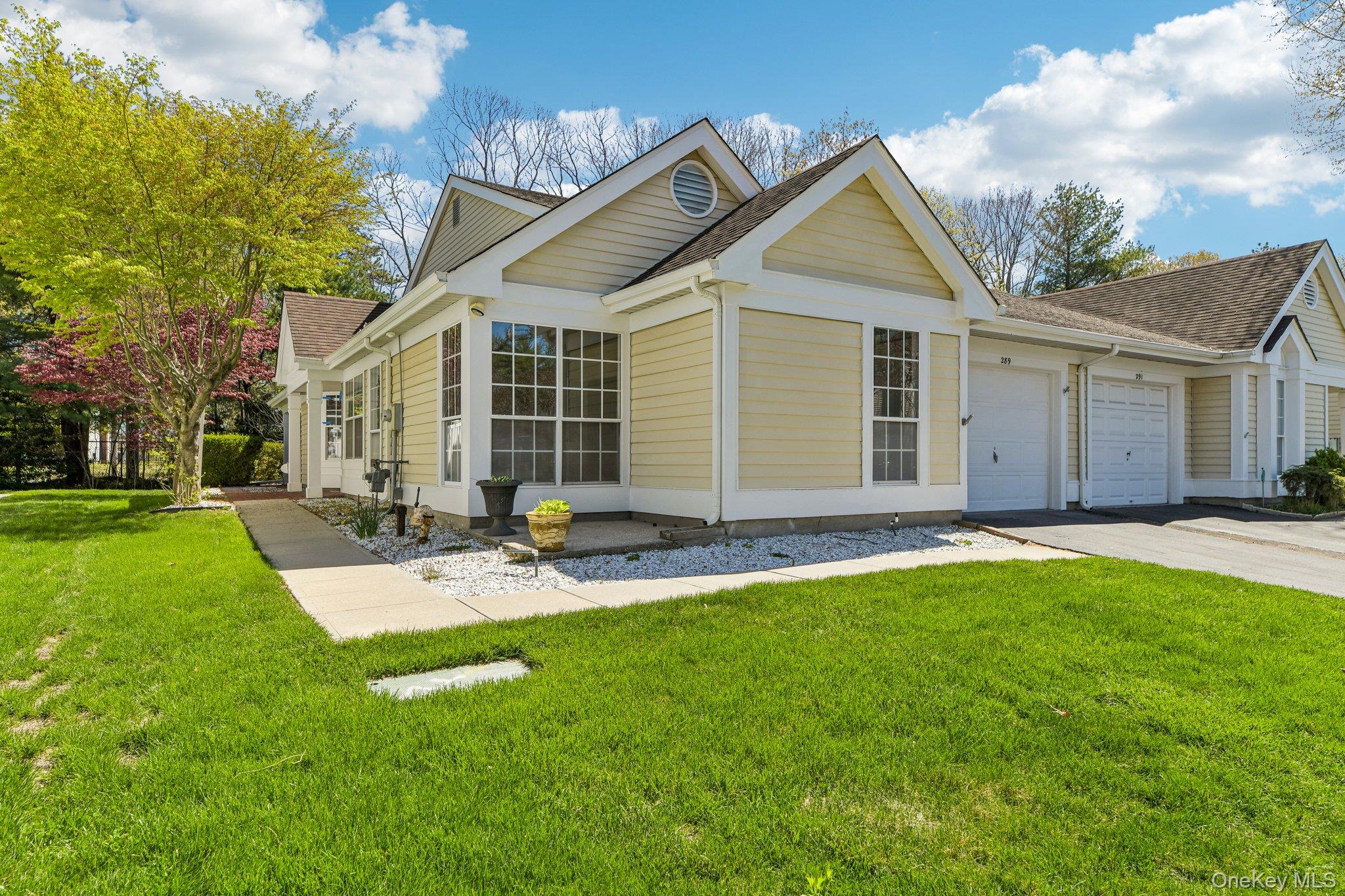 289 Glen Drive Ridge, NY 11961 - Photo 2 of 36