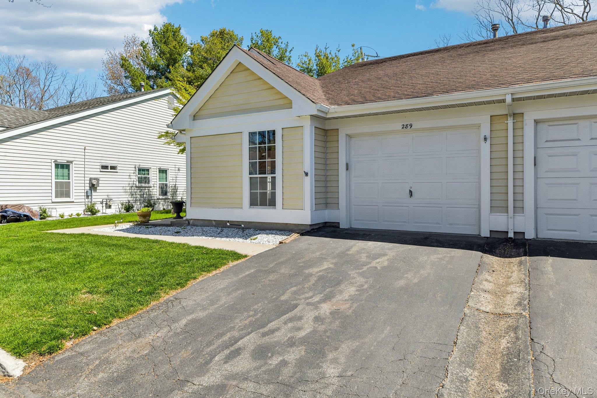289 Glen Drive Ridge, NY 11961 - Photo 3 of 36