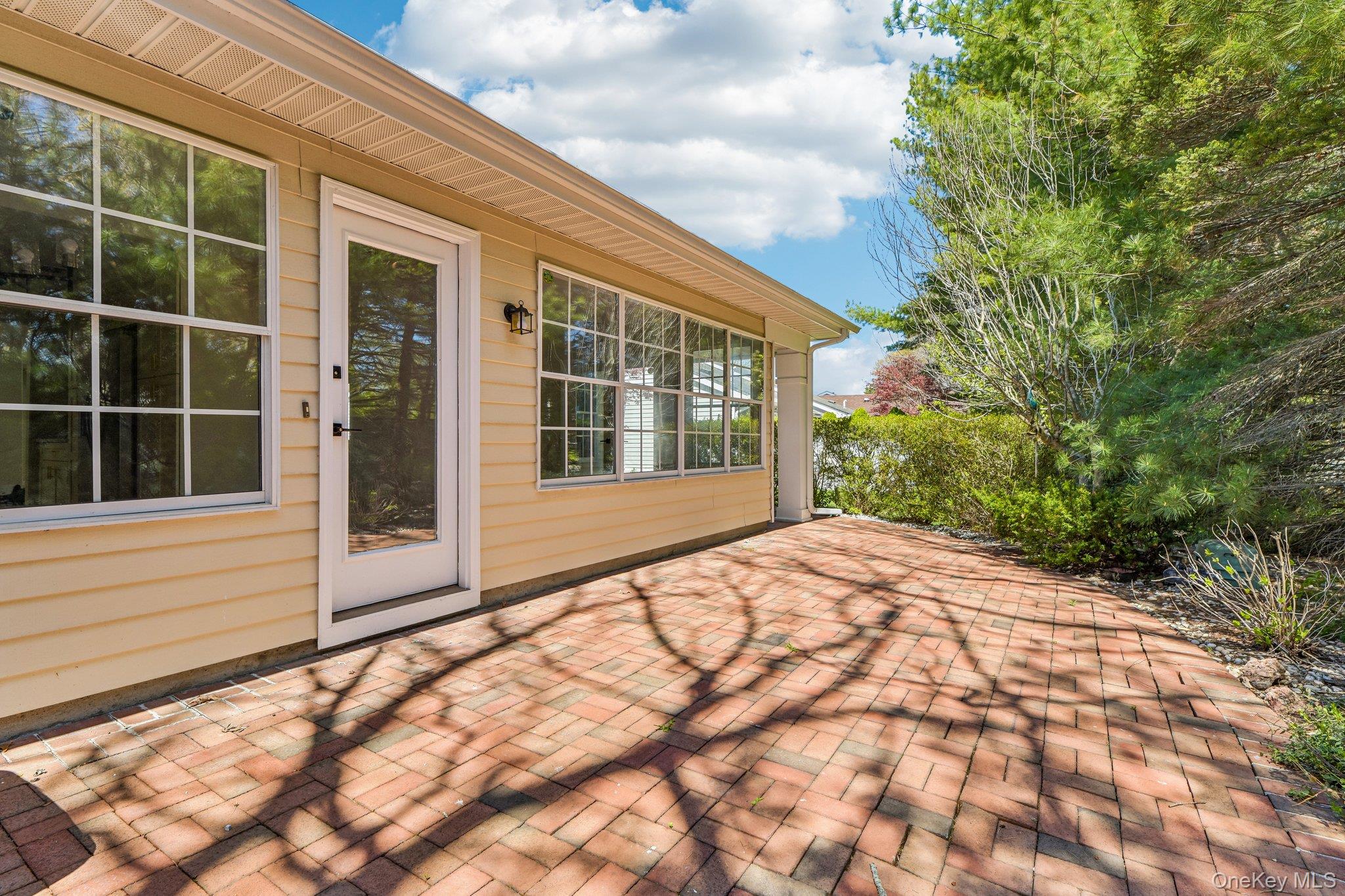 289 Glen Drive Ridge, NY 11961 - Photo 33 of 36