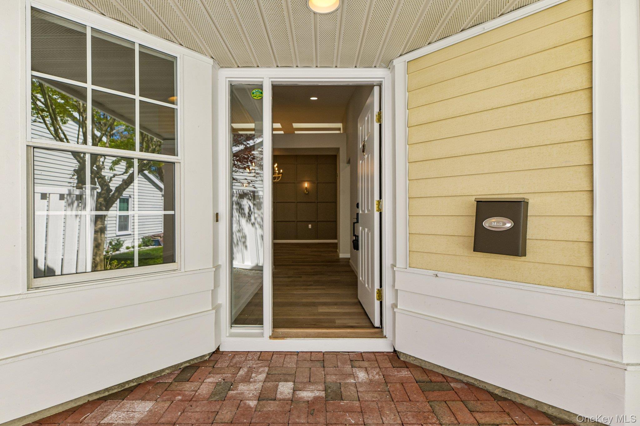 289 Glen Drive Ridge, NY 11961 - Photo 4 of 36