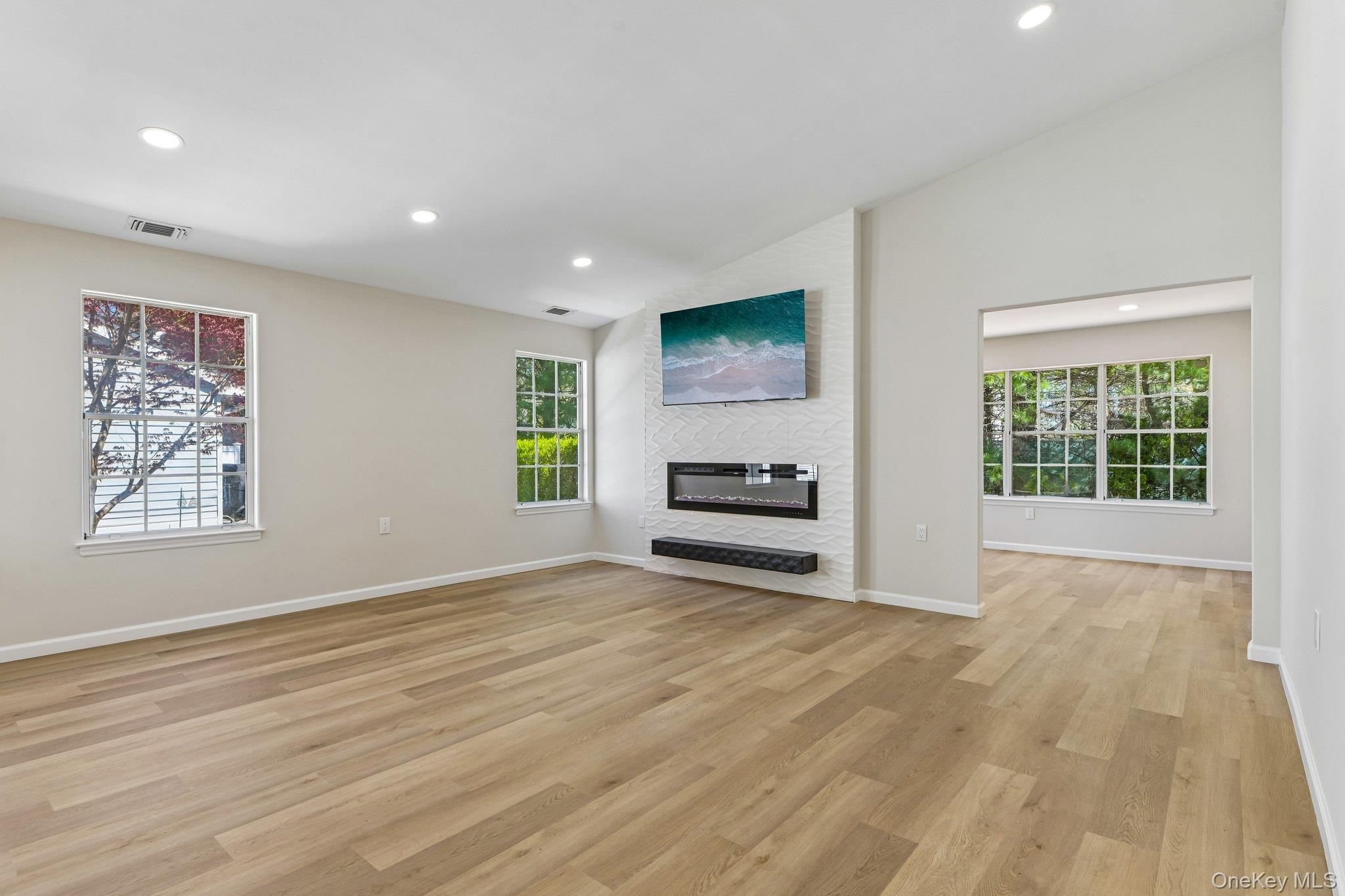289 Glen Drive Ridge, NY 11961 - Photo 5 of 36