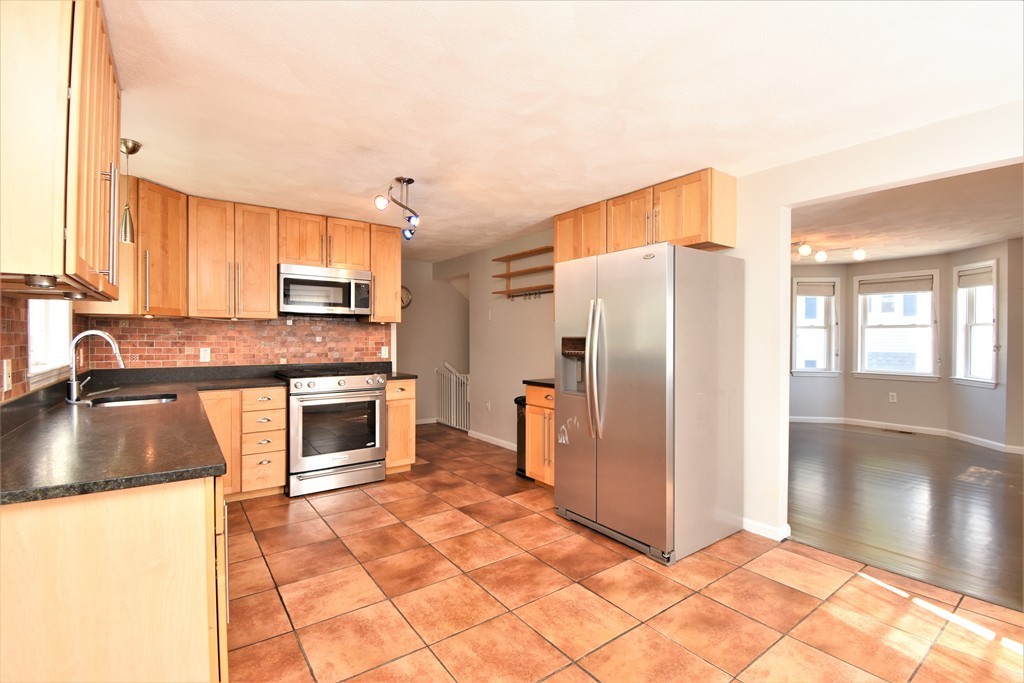 191 Adams Street, Unit 1 Waltham, MA 02453 - Photo 4 of 32