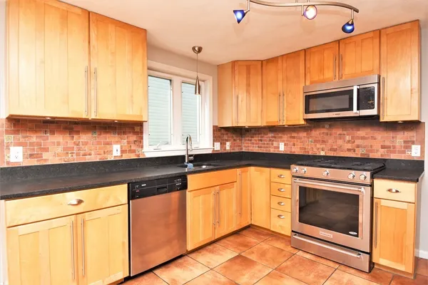$3,800 | 191 Adams Street, Unit 1, Waltham, MA 02453