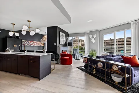 $1,998,000 | 110 Broad Street, Unit 602, Boston, MA 02110