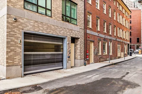 $1,998,000 | 110 Broad Street, Unit 602, Boston, MA 02110