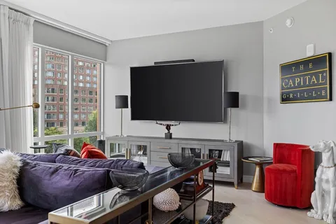 $1,998,000 | 110 Broad Street, Unit 602, Boston, MA 02110