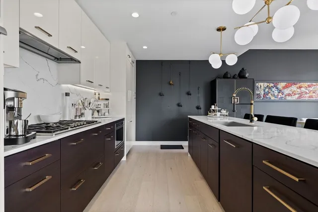 $1,998,000 | 110 Broad Street, Unit 602, Boston, MA 02110